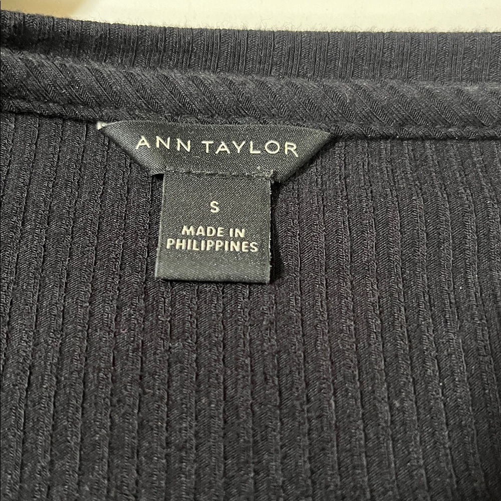 Ann Taylor Black Ruffled Ribbed Tee - Picture 4 of 6